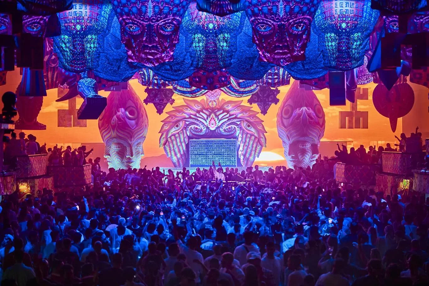 UNVRS Ibiza — ElRow